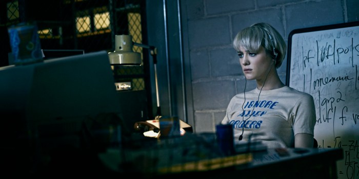 Mackenzie Davis as Cameron Howe - Halt and Catch Fire _ Season 1, Gallery - Photo Credit: James Minchin III/AMC